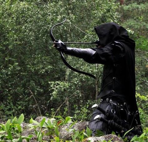 Ninja archer. Is there a name for that? - #bujinkan #kurttasche #budotaijutsu #ninjutsu #masaakihatsumi Rangers Apprentice, Warrior Costume, Larp Costume, Ange Demon, Falling Kingdoms, Bow And Arrow, Fantasy Male, Throne Of Glass, Parkour