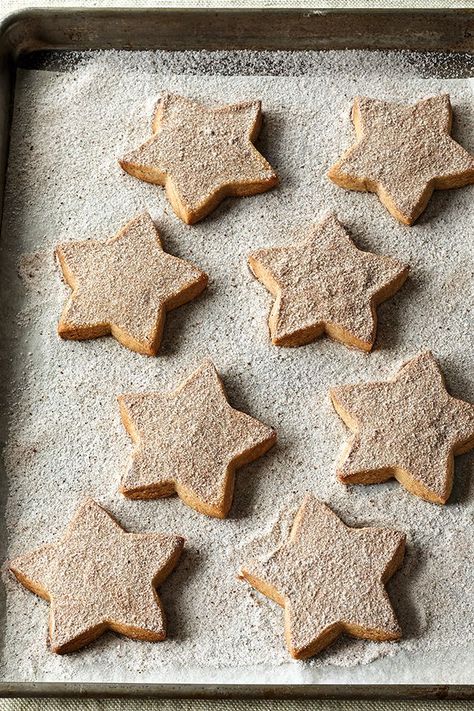 Delish Cozy Winter Recipes, Star Shaped Cookies, Turtle Cheesecake, Cinnamon Roll Recipe, Raspberry Tarts, Fall Desserts Easy, Shortbread Recipes, Shortbread Cookie, Best Christmas Cookies