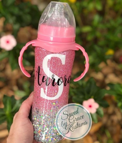 Baby Bottle Tumbler, Lauana Prado, Personalized Baby Bottle, Baby Accesories, Baby Sippy Cup, Cricut Baby, Epoxy Tumbler, Glitter Tumbler Cups, Girls Tumbler