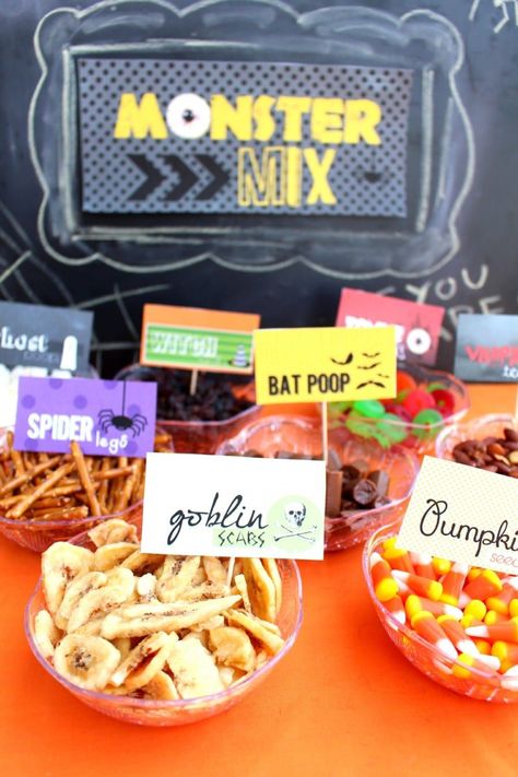 Monster Trail Mix, Halloween Trail Mix, Trail Mix Bar, Cheap Halloween Party, Hallowen Ideas, Cheap Halloween, Birthday Halloween Party, Halloween Snacks, Halloween Food For Party