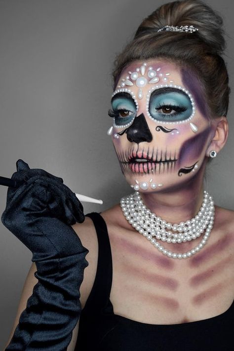 Halloween Makeup Sugar Skull, Halloweenský Makeup, Den Mrtvých, Holloween Makeup, Cute Halloween Makeup, Best Friend Halloween Costumes, Halloween Beauty, Make Halloween, Amazing Halloween Makeup