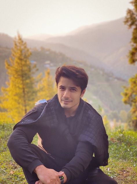 Diy Eyeliner, Ali Zafar, Pakistani Actors, Mens Hairstyles Thick Hair, Iphone Wallpaper Classy, Atif Aslam, Nice Picture, Frame Gallery, Photo Frame Gallery