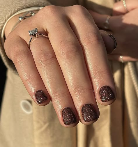 // s p a r k l e s Nail Ideas Acrylic Brown, Easy Brown Nails, Brown Nails Ideas Short, Brown Nail Inspo Acrylic, Acrylic Brown Nails, Nails Acrylic Brown, Brown Nails Aesthetic, Trendy Brown Nails, Short Brown Nails