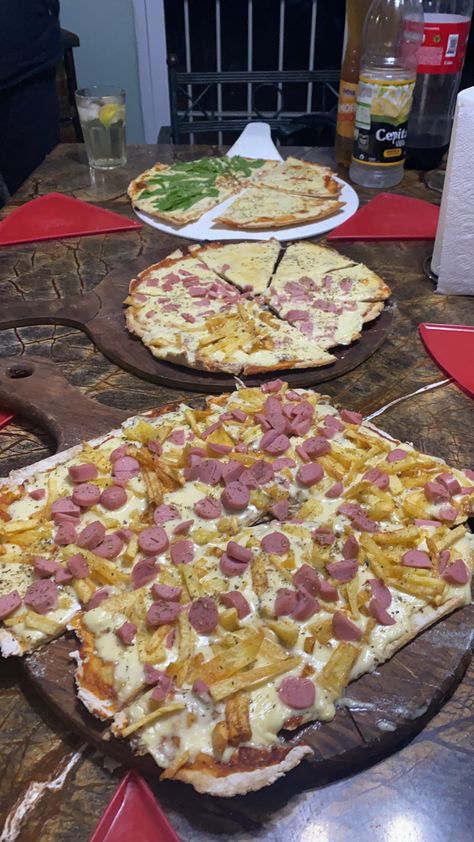 #pizzas #argentina Argentina Pizza, Hawaiian Pizza, Lunch Time, Cute Cakes, Cookie Recipes, Dessert Recipes, Food And Drink, Pizza, Yummy Food