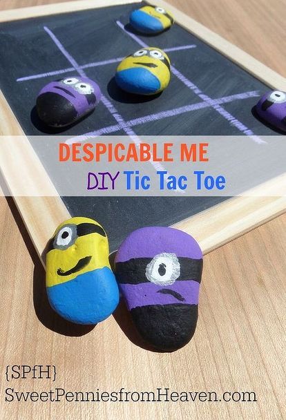 diy despicable me minion tic tac toe board game, crafts Minions Crafts, Diy Tic Tac Toe, Minion Goggles, Minion Craft, Tic Tac Toe Board, Despicable Me Minions, Minion Birthday Party, Games Diy, Minion Birthday