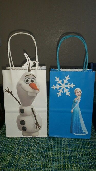 Bolsita de dulces.... frozen Frozen Candy Bags, Frozen Gift Bags, Olaf Birthday Party, Frozen Birthday Decorations, Frozen Birthday Party Cake, Frozen Birthday Party Decorations, Olaf Birthday, Elsa Birthday Party, Frozen Bday Party