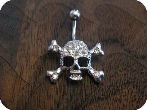 Skull Belly Button Ring Bellybutton Piercings, Belly Button Piercing Jewelry, Belly Piercing Jewelry, Cool Piercings, Belly Button Jewelry, Cute Piercings, Belly Jewelry, Body Jewelry Piercing, Navel Piercing