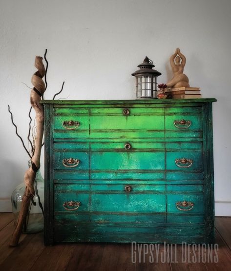 Bedroom Glam, Green Painted Furniture, Green Dresser, Neon Painting, Painted Dresser, Painting Furniture Diy, Refinishing Furniture, Paint Finishes, Antique Dresser