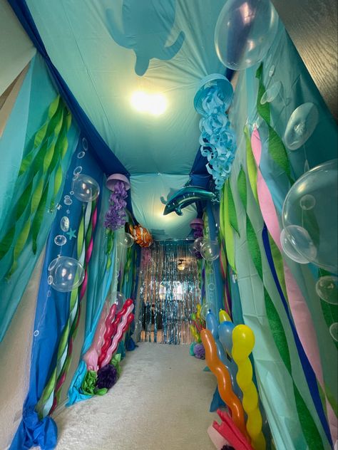 Underwater Theme Party Decorations Diy, Outside Under The Sea Birthday Party, Under The Sea Daycare Room, Hallway Birthday Decoration, Under The Sea Entryway, Beach Themed Hallway Decor School, Ocean Hallway Decor School, Underwater Hallway Decorations, Underwater Window Display