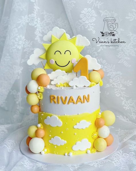 Sunshine ☀️ Birthday Cake #birthdqaycakes #cupcakes #buttercreamcakes #fondantcakes #customcakes #handmadetopper #cakedecor #cakedesign #sydneycake #sydneycakes #vaanskitchen #spongecake #sunshinecake #vaankitchen #sunshinecakes #sunshinebirthdaycake Sunshine Birthday Cakes, 1st Birthday Cake Designs, Yas Pasta, Sunshine Birthday Parties, Sunshine Cake, Sunshine Birthday, Pretty Birthday Cakes, 1st Birthday Cake, Cake Designs Birthday