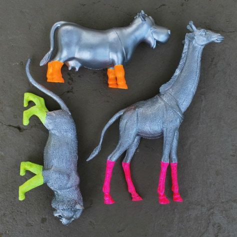 the DIY: PAINTED ANIMALS... AND MORE Plastic Animal Crafts, Painted Animals, Plastic Toys, Plastic Animals, Animal Crafts, Giraffes, Animal Party, Diy Inspiration, Animal Paintings