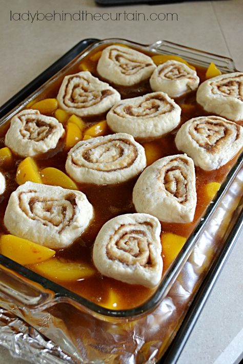 Cinnamon Rolls With Peach Pie Filling, Peach Cresent Roll Recipes Dessert, Peach Cobbler Cinnamon Roll Dump Cake, Peaches And Cinnamon Rolls, Easy Peach Cobbler Cinnamon Rolls, Peach Cinnamon Rolls Easy, Cinnamon Roll Peach Cobbler Recipe, Peach Cinnamon Roll Casserole, Banana Pudding Cinnamon Rolls