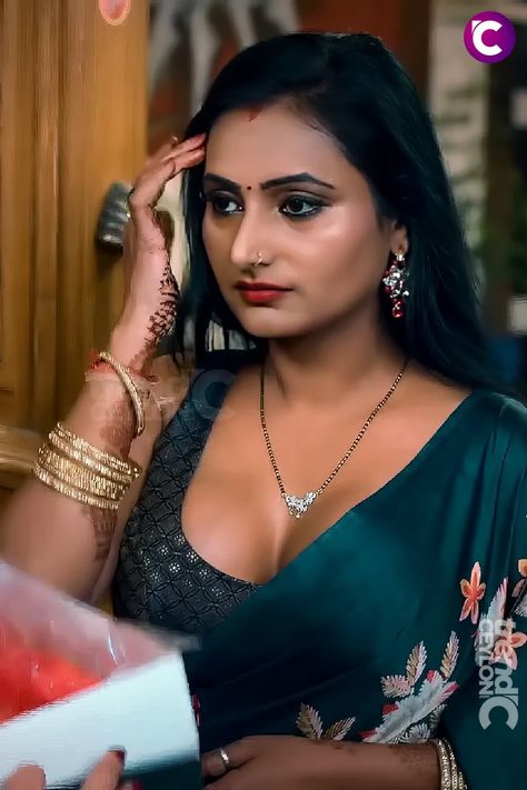 Jayshree Farebi Yaar Web Series Stills 9 Jayshree Gaikwad, Salma Hayek Style, Mangal Sutra, Wow Hair Products, Hot Images, Beautiful Women Over 40, Bra Panty, Web Series, Beautiful Smile Women