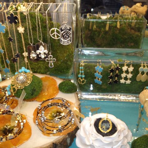 Jewelry display - love the glass and moss Moss Jewelry Display, Natural Jewelry Display, Moss Jewelry, Setup Inspiration, Showroom Ideas, Exhibition Display Design, Stand Feria, Dream Nursery, Market Booth