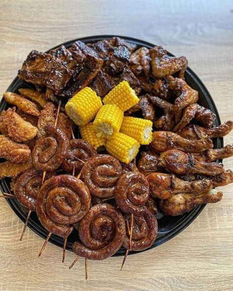 Bbq Platter, Amazing Food Platters, African Foods, Catering Food Displays, Platter Ideas, Meat Platter, Catering Ideas Food, Party Food Platters, Food Therapy