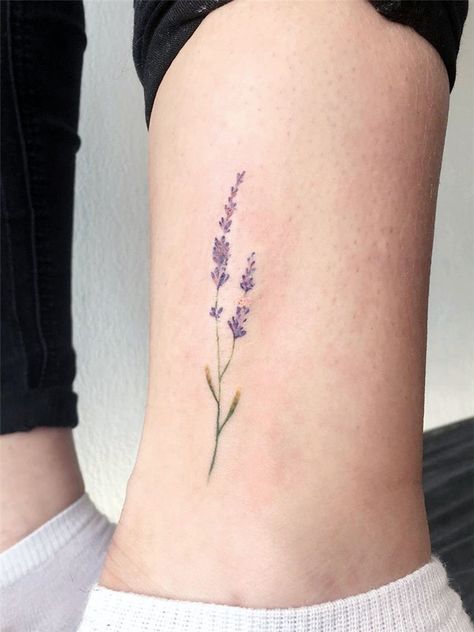 Simple lavender tattoo design ideas on arm, ankle, ribs and and more. If you want to creat lavender tattoo, you can browse our website from time to time. #tattooideas #flowertattoos #lavendertattoo Chris Tattoo, Cute Wrist Tattoos, Navy Tattoos, Floral Back Tattoos, Pretty Flower Tattoos, See Tattoo, Stick Poke, Ankle Tattoo Designs, Flower Tattoo Meanings