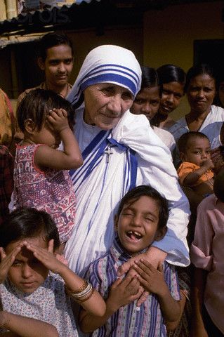 0000171692-002 | 19 Oct 1979, Calcutta, India --- Mother Ter… | Flickr Mother Theresa Picture, Mother Teresa Pictures, Teresa Agnes, Missionaries Of Charity, Saint Teresa Of Calcutta, Find God, The Slums, Mother India, Seek God