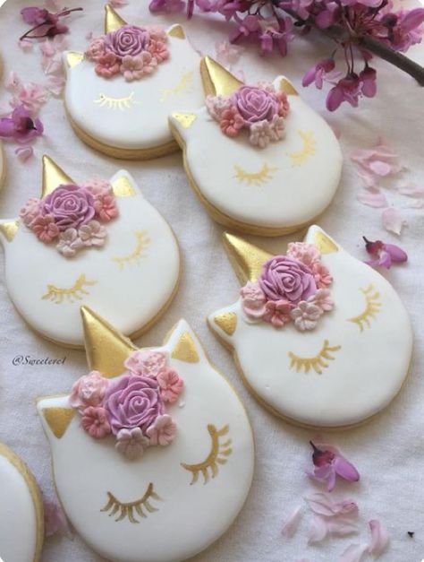 Easy Unicorn Cookies, Unicorn Bedrooms, Unicorn Sugar Cookies, Unicorn Party Ideas, Unicorn Desserts, Unicorn Cookies, Salty Cake, Iced Cookies, Unicorn Cake