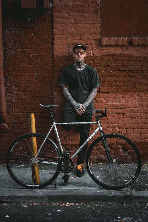 Bicycle Photoshoot, Road Bike Photography, Urban Bike Style, Fixie Gear, Bicycle Photography, Vintage Bmx Bikes, Bicycle Chic, Urban Bicycle, Cycling Photography