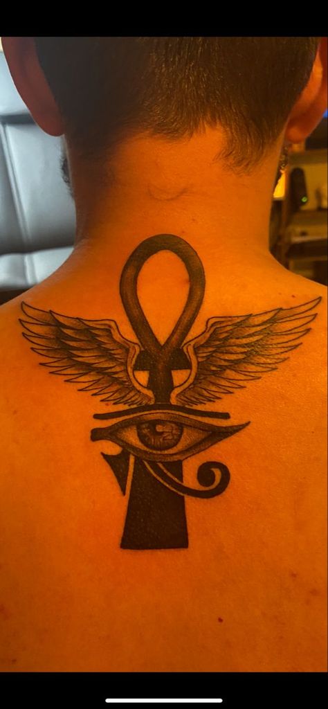 Ankh horus kanat sırt Ankh Wings Tattoo, Ankh Back Tattoo, Ankh Tattoo Women Chest, Ankh Neck Tattoo, Ankh Tattoo Men, Ankh Tattoo Design, Tattoo Chart, Ankh Tattoo, Horus Tattoo