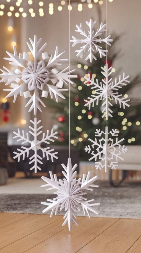 15 Easy DIY Christmas Decorations To Brighten Your Home - Home Decor Palace Hanging Snowflakes From Ceiling, Snowflakes From Ceiling, Diy Snowflake Decorations, Hanging Snowflakes, Easy Diy Christmas Decorations, Snowflakes Diy, Diy Snowflake, Lighted Wreaths, Diy Snow