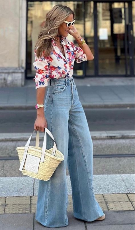 Summer Party Outfit Ideas For Women, Casual Daily Outfits Summer, Stripe Top And Jeans Outfit, Smart Casual Work Outfit Spring 2024, Women’s Summer Western Outfits, Light Jeans Outfit Spring, Glamorous Spring Outfits, Summer Fashion 2024 Trends Casual, Minimalist Summer 2024 Outfits