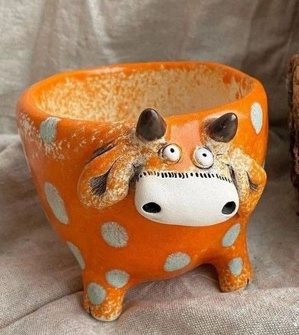 Animal Pottery Ideas, Cow Mugs, Cosy Garden, Clay Art For Kids, Animal Pottery, Clay Projects For Kids, Pottery Patterns, Clay Candle, Kids Clay