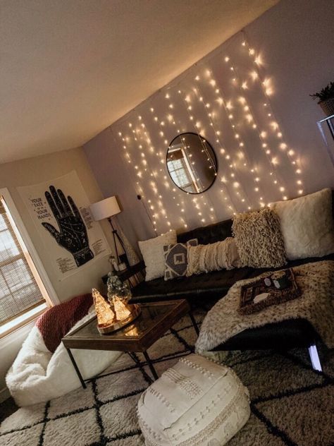 Stone Apartment, Townhome Ideas, Dc Apartment, Couch Wall, Basement Flat, Cozy Farmhouse Living Room, Simple Holiday Decor, Farmhouse Living Room Decor Ideas, First Apartment Decorating