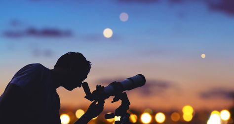 On Thanksgiving and Black Friday (November 28-29), skywatchers will be treated to a dazzling spectacle of planetary lineups in the sky after sunset. See when and where to look! The post Crescent Moon and Bright Planets After Sunset (November 2019) appeared first on Farmers’ Almanac. Planet Drawing, Scientific Investigation, Philosophy Of Science, First Day Of Winter, Farmers Almanac, Scientific Articles, Scientific Discovery, Nyc Street, Man Set