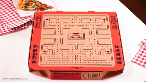 Pizza Hut Brings Back A Slice Of The Parlor Experience With AR Pac-Man | Dieline - Design, Branding & Packaging Inspiration Pizza Box Design, Clever Packaging, Pizza Branding, Smart Packaging, Pizza Boxes, Battle Royale Game, Pizza Hut, Pac Man, Branding Packaging