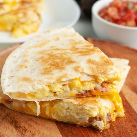 Taco Bell Breakfast Quesadillas Mcdonalds Breakfast Sauce Recipe, Easy Breakfast Quesadilla, Breakfast Sauce Recipe, Amish Baked Oatmeal, Taco Bell Breakfast, Breakfast Quesadilla Recipes, Copycat Taco Bell, Mcdonalds Breakfast, Breakfast Quesadilla