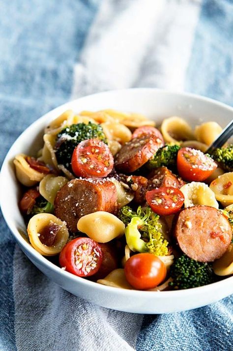 Weight Watchers One-Pan Orecchiette With Sausage and Broccoli Orecchiette With Sausage And Broccoli, Weight Watchers Pasta Recipes, Orecchiette With Sausage, Weight Watchers Pasta, Sausage And Broccoli, Weight Watchers Meals Dinner, Chicken Sausage Recipes, Weight Watchers Recipe, Weight Watchers Lunches