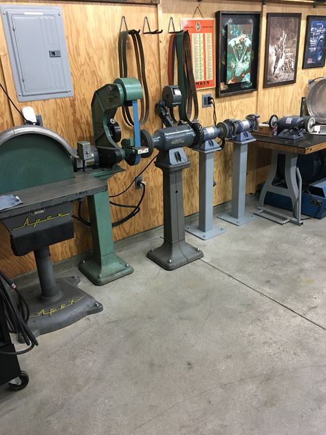 Fabrication Shop Ideas, Welding Workshop Ideas, Cool Welding Projects Ideas, Welding Shop Layout, Welding Shop Ideas, Mechanic Shop Decor, Welding Workshop, Garage Workshop Layout, Garage Workbench Plans