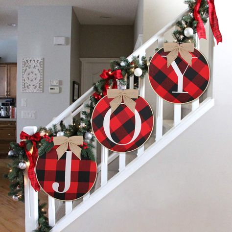 Christmas Tree Inspiration Rustic, Julkransar Diy, Christmas Banister, Christmas Stairs, Buffalo Plaid Christmas Decor, Plaid Christmas Decor, Christmas Window Decorations, Dollar Tree Christmas, Christmas Tree Inspiration