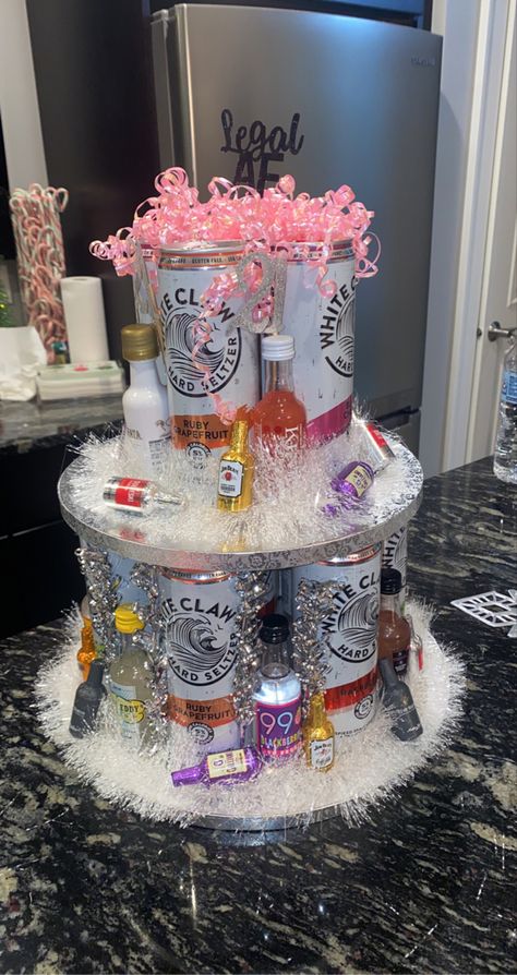 Drink Tower Birthday, 21st Birthday Drink Cake, Alcohol Tower, Drink Tower, 21st Birthday Drinks, Alcohol Birthday Cake, 21st Birthday Diy, Alcohol Cake, Cake Tower