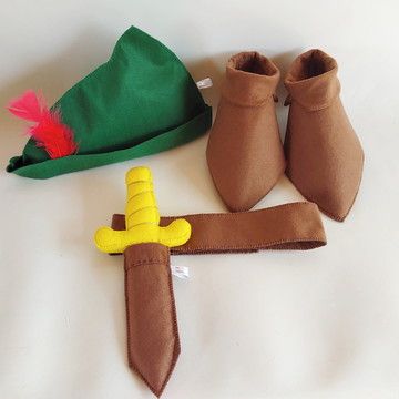 Peter Pan Fantasia, Fantasia Peter Pan, Peter Pan Shoes, Christmas Shoes Diy, Christmas Shoes, Scary Costumes, Boots Patterns, Diy Shoes, Peter Rabbit