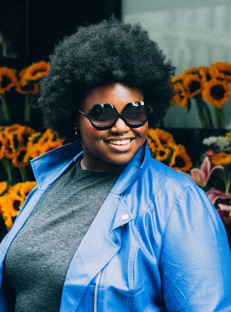 The Awesome Truth About Dating While Plus-Size+#refinery29 Let Them Theory, One Sided Relationship, Relationship Development, Take Control Of Your Life, Flirting Messages, Flirting Quotes For Her, Let It Out, Sign Man, Flirt Tips