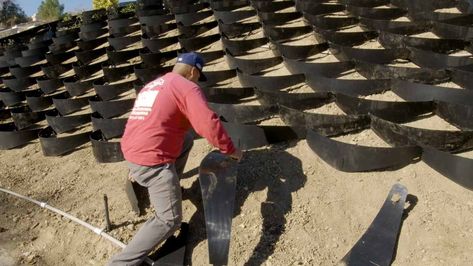 This is the Dirt Locker System being installed Hillside Garden Ideas, Landscaping Slopes, Planters Landscaping, Dirt Locker, Diy Campfire, Ground Grid, Hillside Gardens, Hillside Terrace, Slope Landscape