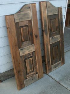 Love saloon doors. Make me feel like I am a cowgirl. Build Door, Saloon Decor, Door Diy Projects, Old West Saloon, Saloon Doors, Cowboy Room, How To Make A Chandelier, Western Bar, Western Saloon