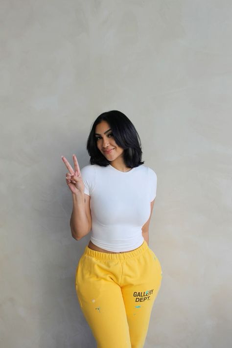 Queen Naija Outfits, Queen Najia, Queen Naija, Money Lifestyle, Model Outfit, Style Moodboard, Cindy Kimberly, Chill Fits, Leggings Outfit