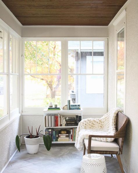 Reading Porch, Library Sunroom, Indoor Sunrooms, Porch Nook, Reading Nook Ideas, Small Sunroom, 3 Season Porch, Indoor Porch, Porch Kits