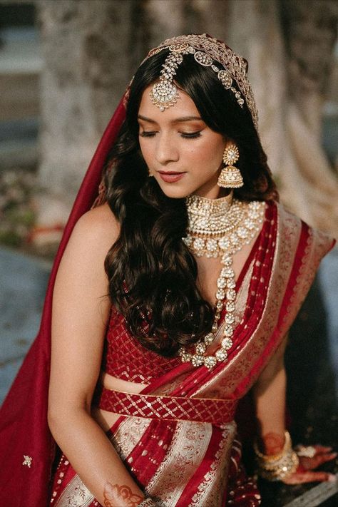 Move aside maangtikas and maathapattis, it’s time for the sheeshpatti (also known as sispatti) to shine! A unique jewellery piece, which is traditionally a Rajasthani mathapatti is making its way to every bride’s bridal jewellery bag these days. Didn't we all just loved Deepika Padukone's jewellery? Well, there's one piece that really caught our attention - Sispatti or Sheeshfool! When we saw this beautiful head accessory making a comeback, we were totally left awestruck. Indian Bride Makeup, Jewellery Bag, Studio Portrait Photography, Indian Wedding Planning, Indian Dresses Traditional, Bride Portrait, Bridal Hairstyle, Indian Bridal Fashion, Hairstyle Look