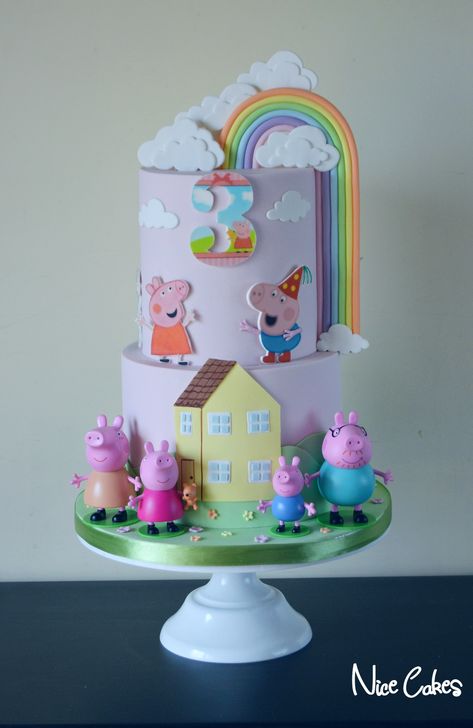 Cake Peppa Pig Birthday, Peppa Pig Cake Birthday, Peppa Pig Birthday Party Cake, Birthday Bbq Food, Pepa Pig Birthday Cake, Peppa Pig Cake Ideas, Peppa Cake, Pig Birthday Decorations, Bolo Da Peppa Pig