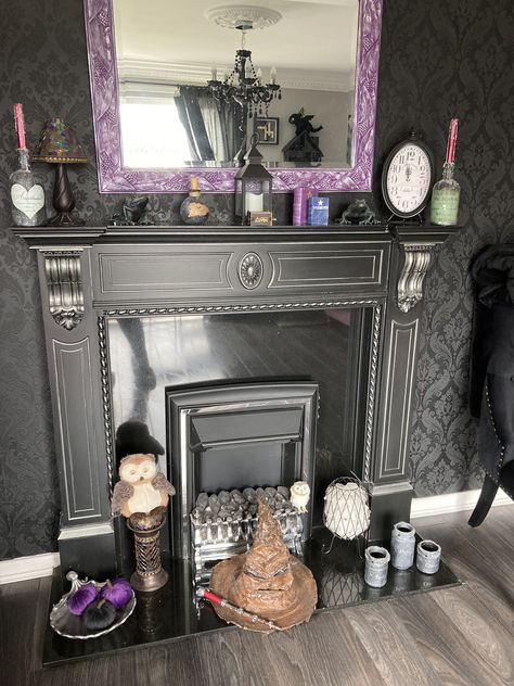 Gothic inspiration black fireplace Gothic Inspiration, End Terrace House, Black Fireplace, Bohemian Kitchen, Terrace House, Sweet Home, Fireplace, Black, Home Decor