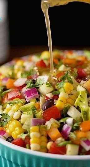 Mexican Chopped Salad ~ Fresh, vibrantly colored and full of flavor! Salad With Dressing, Mexican Chopped Salad, Mexican Salads, Resep Diet, Salad Pasta, Chopped Salad, Idee Pasto Sano, Healthy Salads, Summer Salads