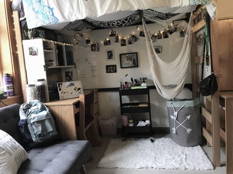 Dorm Room Ideas High Bed, Industrial Dorm Room, Fully Lofted Dorm Bed, Raised Bed Dorm Room Ideas, Lifted Dorm Bed Ideas, Odd Space Decor Ideas, College Dorm Loft Bed Ideas, Dorm Room Lofted Bed, Dorm Room Ideas Black