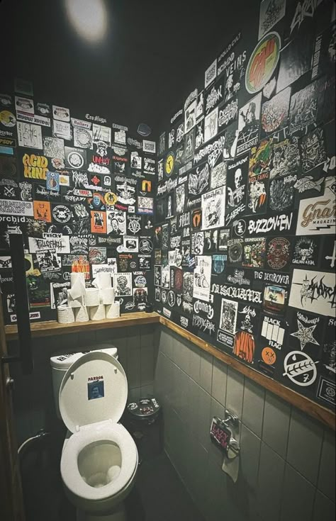 Cool Bar Bathroom Ideas, Pub Toilets Design, Tattoo Shop Bathroom, Punk Coffee Shop, Dive Bar Bathroom Aesthetic, Bar Toilet Design, Bar Bathroom Aesthetic, Restaurant Restroom Design, Club Bathroom Aesthetic