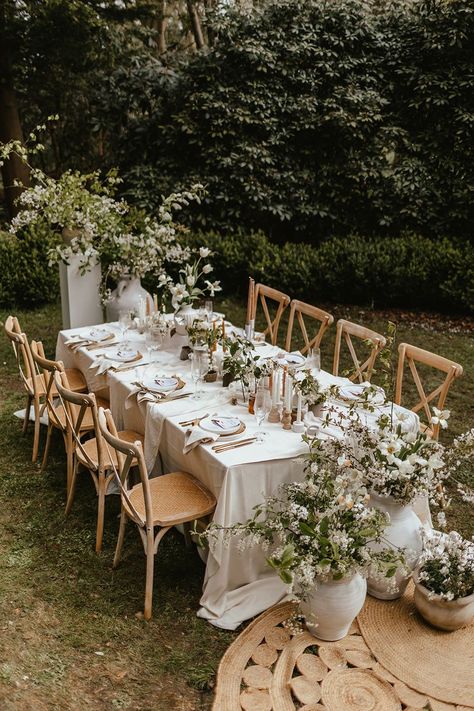 An alfresco post-wedding garden brunch for an intimate gathering complete with rustic linens, wild flower arrangements and candles. Rustic Brunch, Wild Flower Arrangements, Garden Brunch, Intimate Garden Wedding, Alfresco Wedding, Outdoor Brunch, Brunch Inspiration, Intimate Gathering, Fall Brunch