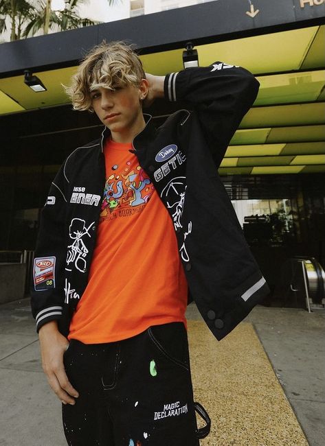 Jordan 1 Outfit Men, Walker Bryant, Jordan 1 Outfit, Boy Hairstyles, Urban Fashion, Boy Fashion, Jordan 1, Curly Hair Styles, Bomber Jacket