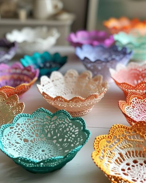 Lady dips a doily into cement – This DIY is seriously awesome Doilies Crafts Repurposed Diy, Doily Repurposed Ideas, Diy With Doilies, Doily Paper Crafts, Vintage Doily Repurposed, Repurpose Doilies Upcycle, What To Do With Doilies, Doily Christmas Crafts, Repurpose Doilies